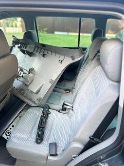 Rozpredám touran 1.6 fsi - 9