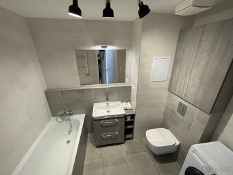 Svetlý 2 izbový apartmán Ružinov - 9