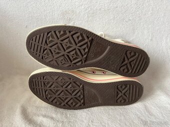 Kotnikove tenisky Converse. Kremova farba. Velkost 39.5. - 9