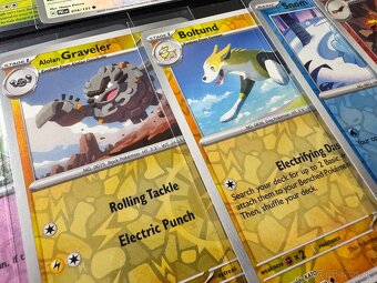 Pokemón MEGA balík (B): 100ks kariet v obaloch s V + darčeky - 9