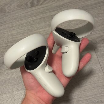 Meta Quest 2 128GB + Kiwi Strap - 9