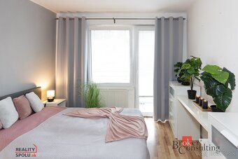 Priestranný , slnečný 2izb byt s predzáhradkou - 9