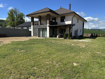 Skolaudovaná novostavba, nová terasa, nový plot nová skalka - 9