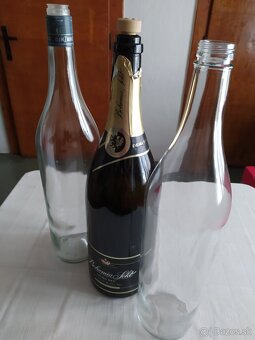 láhve 0,5l a 1lt s uzávěrem, plucky (placatky) 0,2l - 9