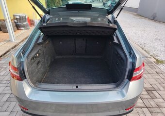 Škoda Superb Combi 2.0 TDI 110kW Elegance M6 2017 - 9