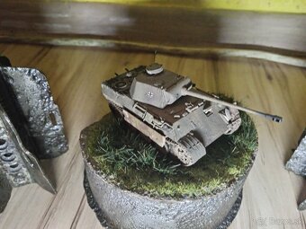 Vitrína s modelmi na predaj. - 9