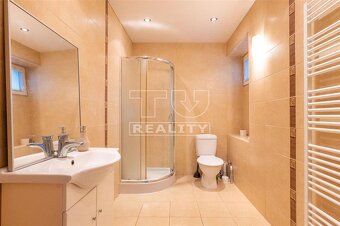 NA PREDAJ RODINNÝ DOM 270m2 V STREDE OBCE TURÁ LÚKA - 9