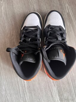 Nike Air Jordan 1 - 9