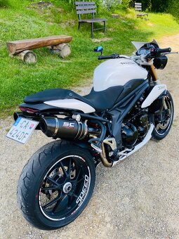 Triumph speed triple 1050 - 9