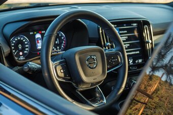 VOLVO XC40 B4 R-DESIGN AWD - 9