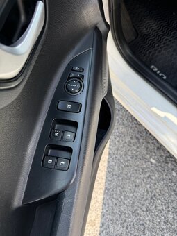 Kia Rio 1.4 MPi M6 GOLD - 9