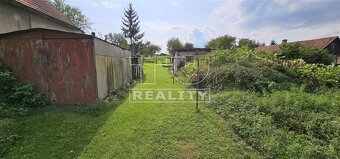 Na predaj rodinný dom s veľkým pozemkom v obci Veľký... - 9