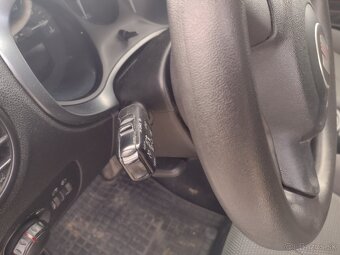 SEAT LEON 1.4 BENZIN 63 KW NAJ.167000 KM ROK VÝROBY 2009 - 9