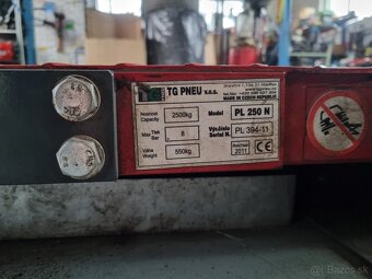 PNEUSERVIS ZDVIHAK 2500 kg ROK-2012 - 9