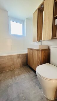 2 izbový novozrekonštruovaný byt s veľkou loggiou, Dlhé Hony - 9