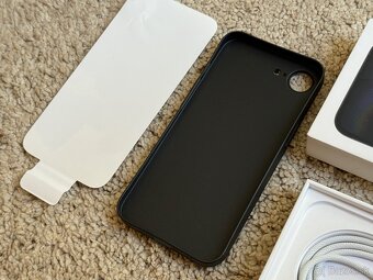 iPhone 16e 128GB - 9