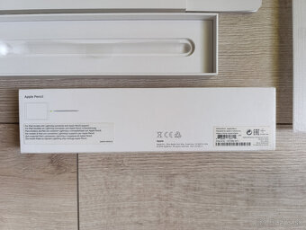 Apple iPad (6th Generation) Wi-Fi 32GB + Apple Pencil 1 - 9