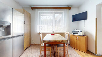 Rodinný dom s veľkým pozemkom 1779 m2 / Vaďovce pri Starej T - 9