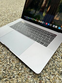 MacBook Pro 15” 2018, mouse, keyboard, sequoia - 9