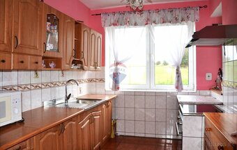 REZERVOVANÉ Na predaj rodinný dom v krásnom prostredí pri Po - 9