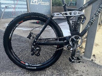 Zjazdový bicykel KONA - 9