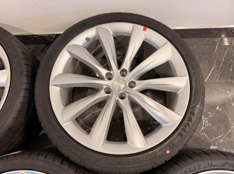 originální kola Tesla Model X 1027246-00-E r22 - 9