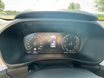 VOLVO XC40 T4 AWD Momentum - 9