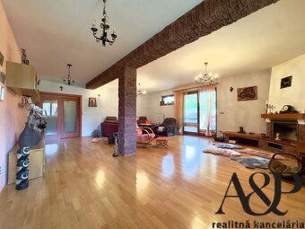NA PREDAJ VÝNIMOČNÁ RODINNÁ VILA, POZEMOK 8000M2, PRIETRŽ, o - 9