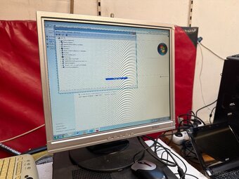 Staršie LCD monitory - 9