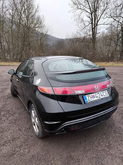 Honda Civic 8G 1.4 benzín - 9