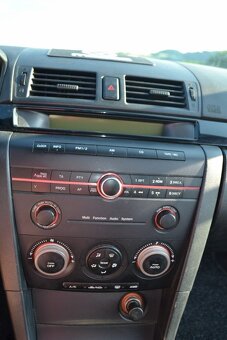 Predám Mazda 3 BK Sedan - 9