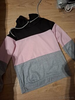 Mix dámskeho  oblečenia - 9