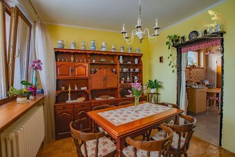 Peknučký zrekonštruovaný dom s veľkou úžitkovou záhradou - 9