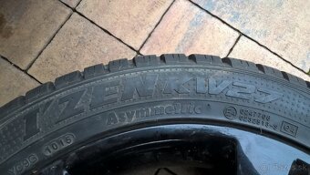2 ks ZIMNÉ 245/40 R17 95V XL KUMHO cca 7-8 mm LEN 35,-€/kus - 9