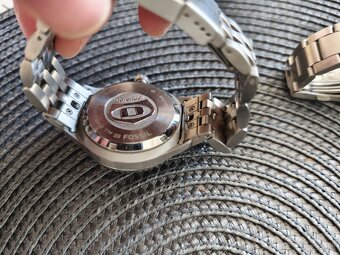 Predám hodinky Casio 2x,fossil,Samsung Galaxy watch - 9