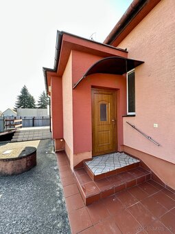 NA PREDAJ RODINNÝ DOM S GARÁŽOU - NADLICE - 9