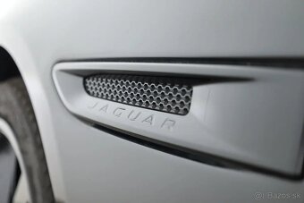 Jaguar XE - 9