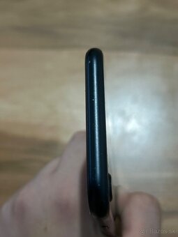 Predám Apple iPhone SE 2022 64GB Čierny Minimálne Známky - 9