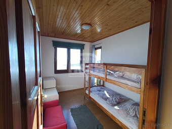 Krásna dvojpodlažná chata s nádherným výhľadom nad Viniankou - 9