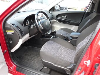 Kia Ceed 1,4i 77kW manuál 5 st., 5 dverová klíma - 9