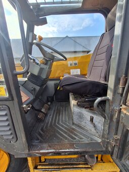 Teleskopický nakladač JCB 525-67 - 9