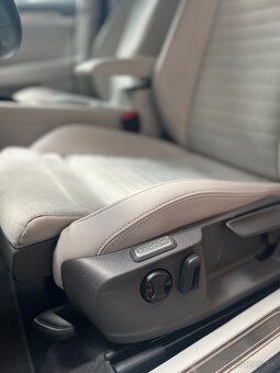 Volkswagen Passat Variant 2.0 TDI Elegance 4Motion DSG - 9