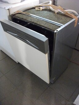 Vstavaná umývačka riadu š-60cm,zn.Whirpool. - 9