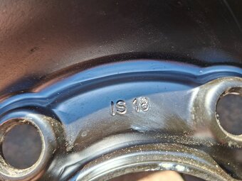 Predám rezervné koleso úzken Bmw-3,-5,- spolu zdvihákom-R17 - 9