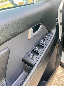 Kia Sportage 2.0 CRDI, 100 kW, automatic 4x4 - 9