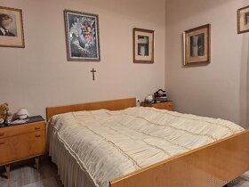 Rodinný dom s terasou, 2 garáže a veľký dvor - 9