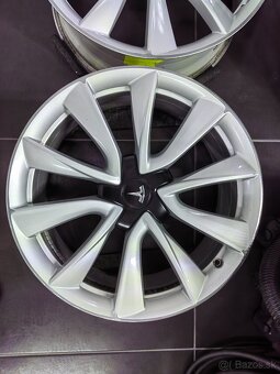 5x114.3 r19 tesla - 9