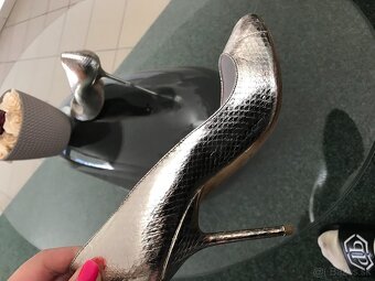 BURBERRY originál metalicke damske lodicky 39 - 9