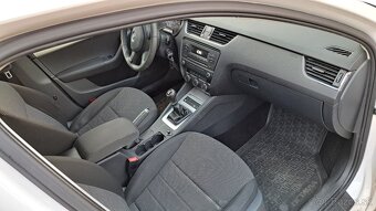 Škoda OCTAVIA Combi 2.0 TDI 4x4 xenon - 9