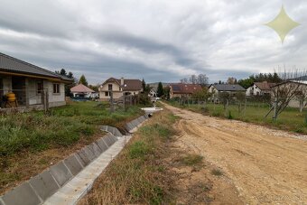 Exkluzívne na predaj nové stavebné pozemky s IS o veľkosti 8 - 9